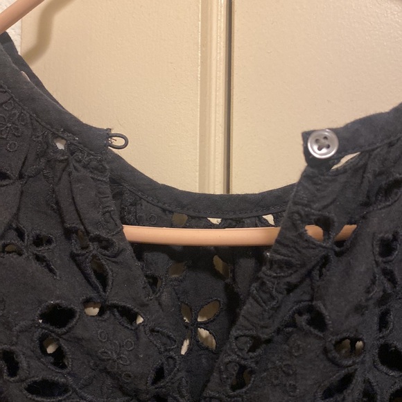 Black eyelet tee.  Buttons in the back! - Picture 8 of 8